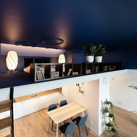 Blue Apartament Near City Center *