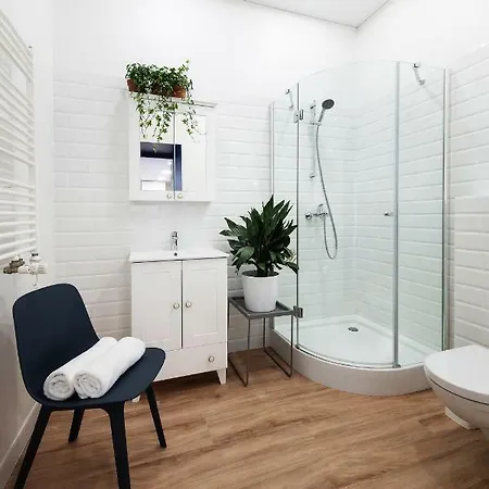 Blue Apartament Near City Center *
