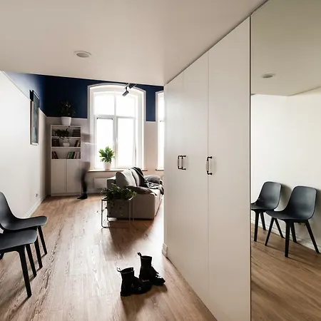 Blue Apartament Near City Center *